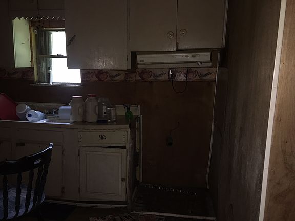 5th image of 9225 Farley Dr
