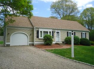 402 Phinneys Ln, Centerville, MA 02632