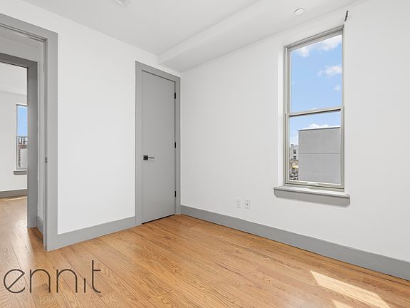 4th image of 1443 Lincoln Pl #Penthouse