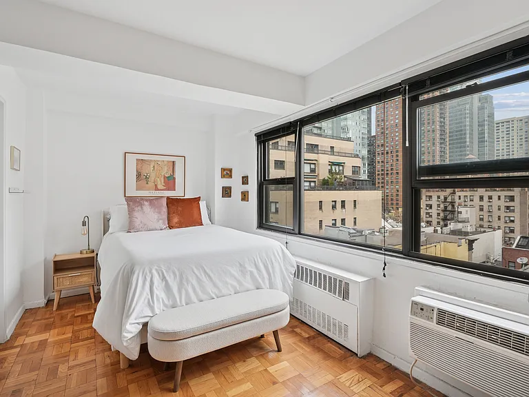 335 E 51st St #10F — Photo 4