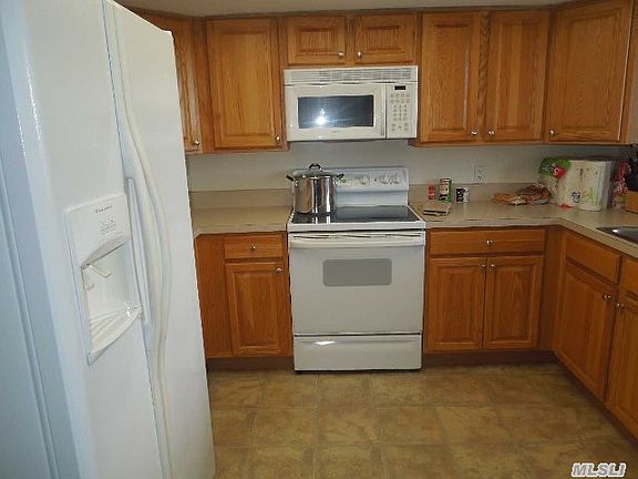 4th image of 2306 Fox Hill Dr