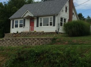 404 NE 4th St, Fairfield, IL 62837