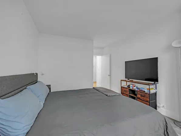 301 East 87th Street image 7 of 11