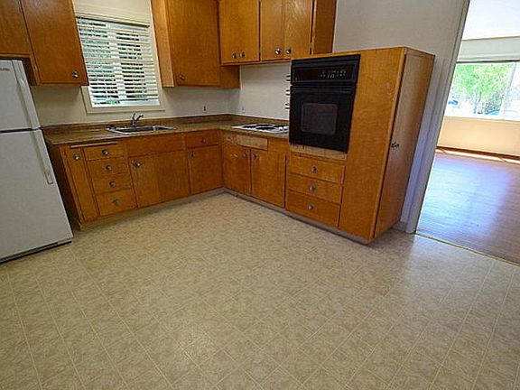 2nd image of 40 Ross Ave APT 7