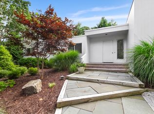 7 Indian Pipe Dr, Quogue, NY 11959
