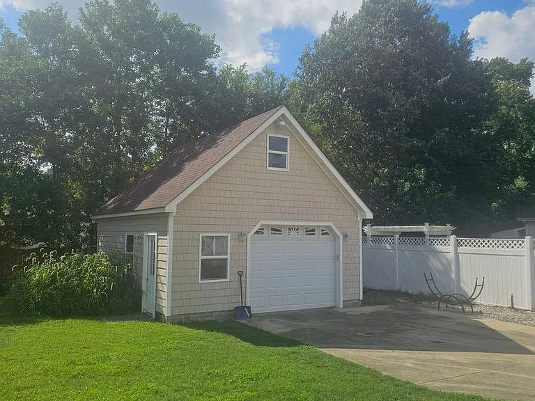 1068 Sharon Dr — Photo 37
