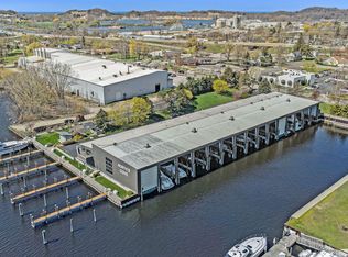 400 Pine St APT 4, Spring Lake, MI 49456