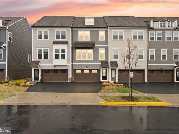 18353 Moss Garden Rd, Dumfries, VA 22026