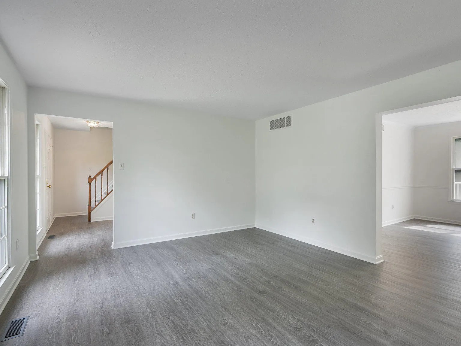 3 bed, 4.0 bath, 3032 sqft, $4,995 — Photo 2