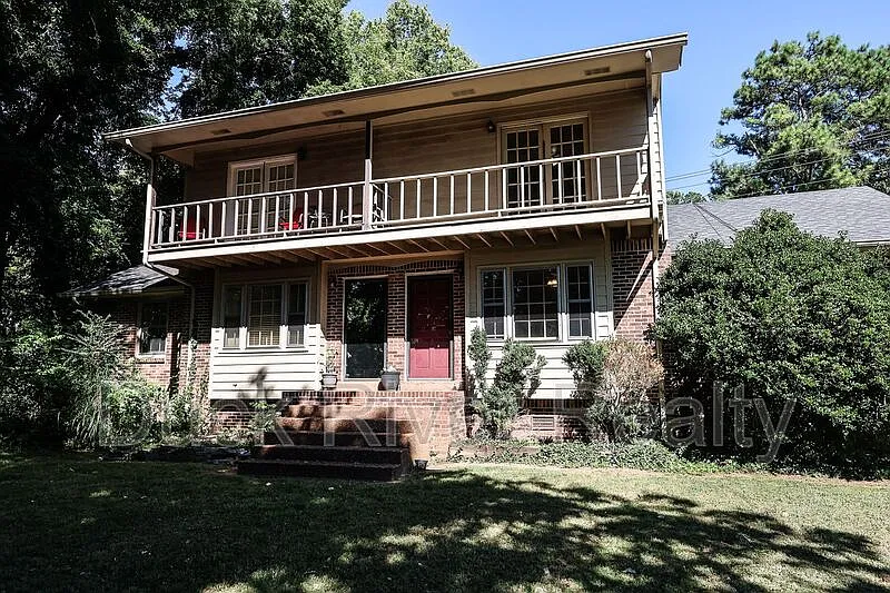 2213A Country Club Ln
