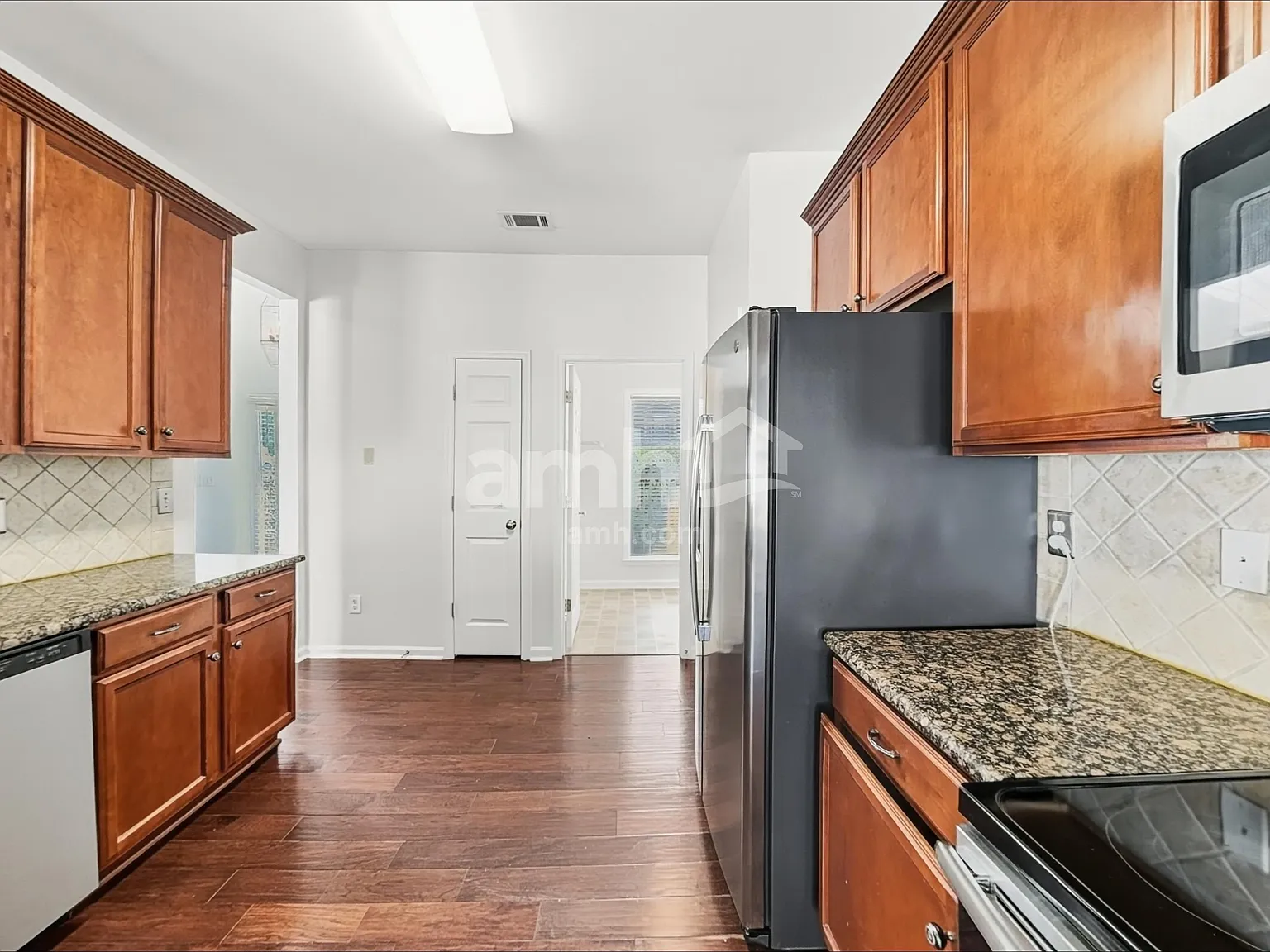 4 bed, 2.5 bath, 2516 sqft, $2,460 — Photo 4