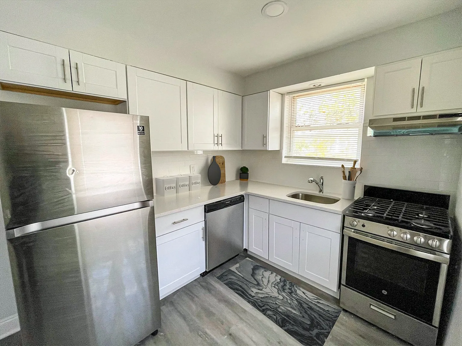 Lawndale Apartments — Photo 3