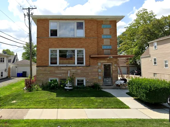 8017 46th St, Lyons, IL 60534