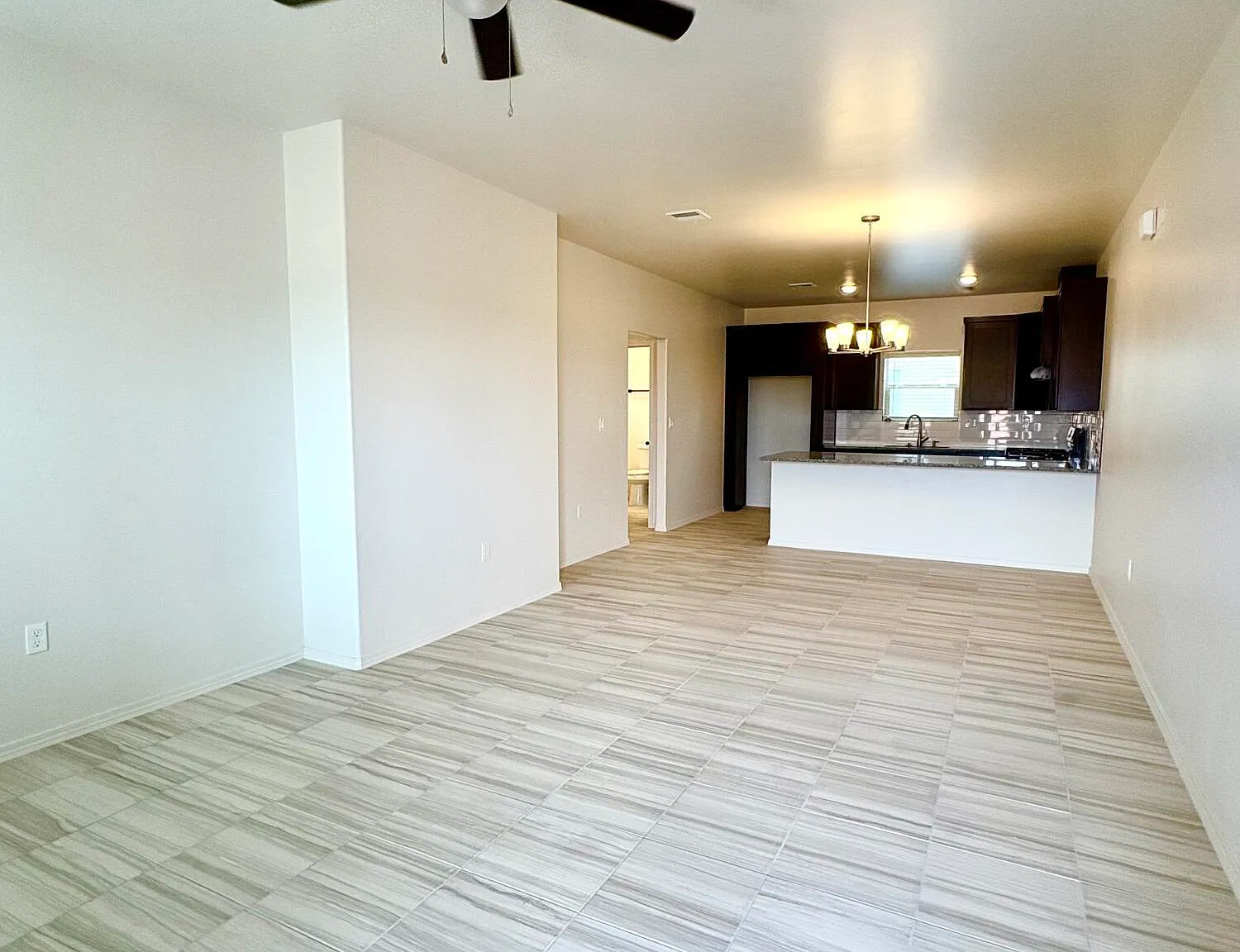 2 bed, 2.0 bath, 1000 sqft, $1,325 — Photo 2