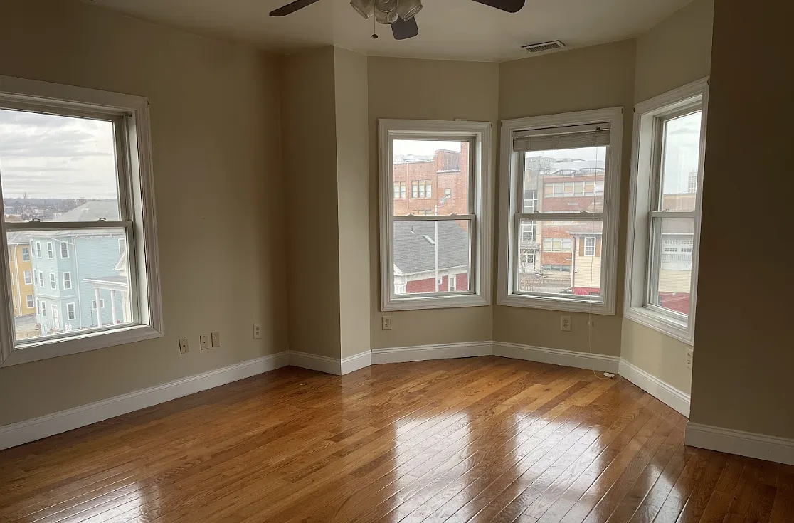 3 bed, 1040 sqft, $2,150 — Photo 3