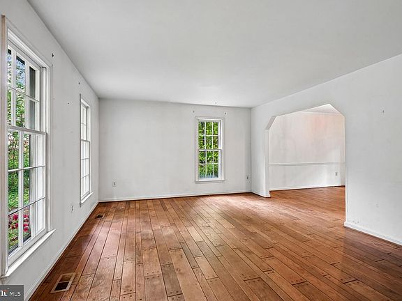3rd image of 10802 Dayflower Ct
