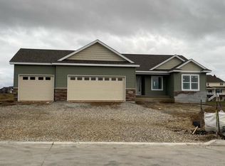 4511 Granite Ridge Rd, Cedar Falls, IA 50613