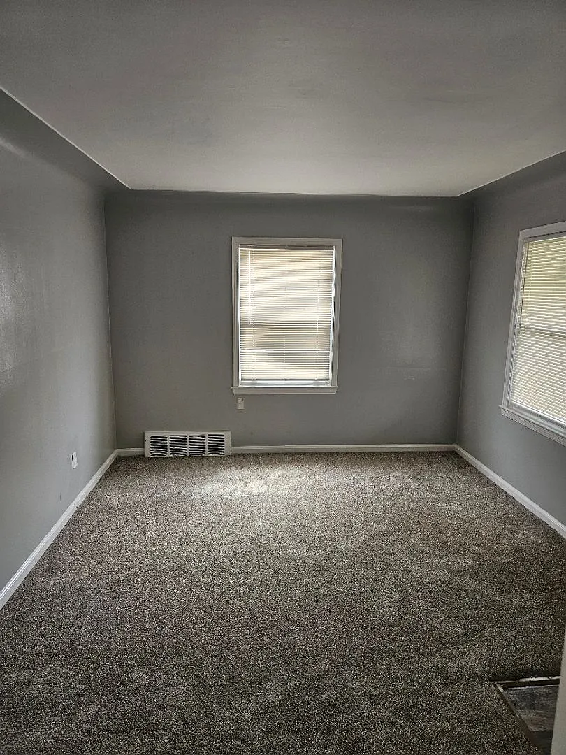 3337 S Bassett St,3 Beds | 1 Bath | 1.5-Car Garage + Storage Shed — Photo 4