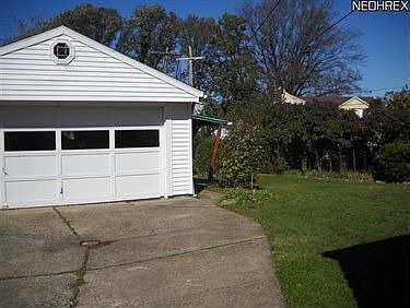 4th image of 30265 Truman Ave