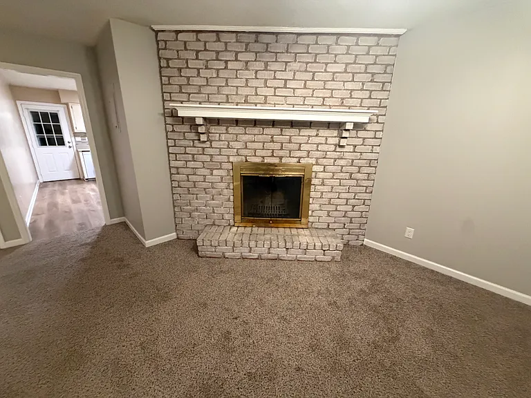 1817 Daisy Ct — Photo 3
