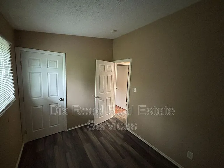 702 Arthur St — Photo 15