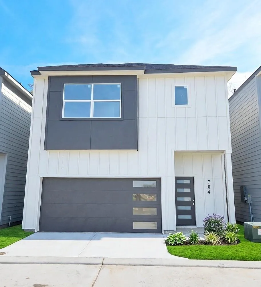 3 bed, 2.5 bath, 1462 sqft, $2,200 — Photo 1