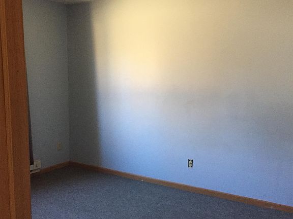 2nd image of 124 Earl St APT 8