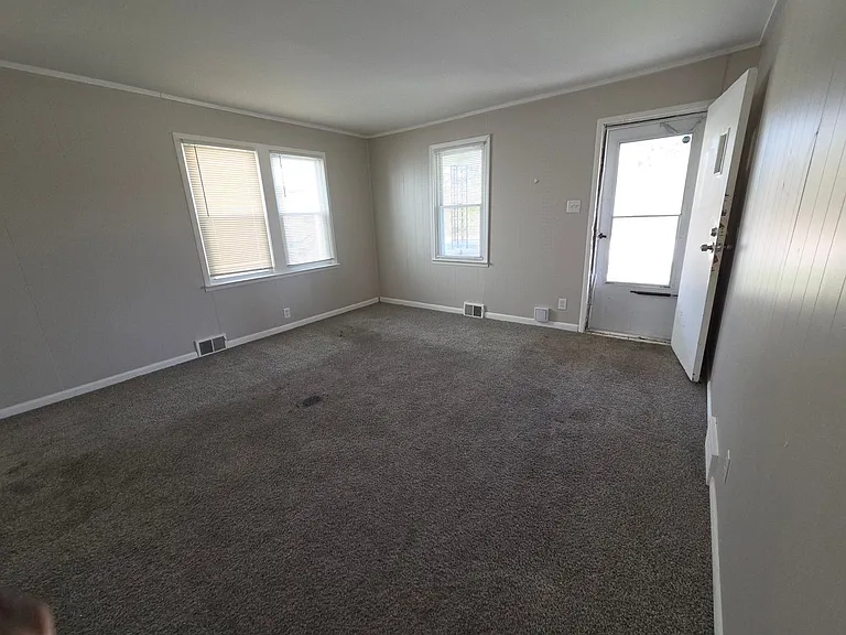 15195 Aubrey — Photo 2