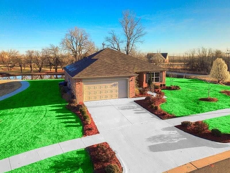 1st image of 917 N Donald Way