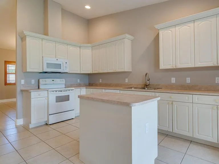 4539 SW 6th Pl — Photo 12