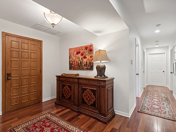 3rd image of 105 E Laurel Ave APT 205