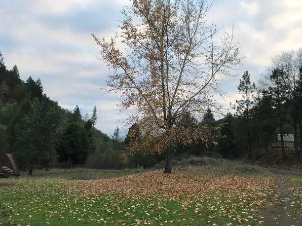 4207 Wards Creek Rd, Rogue River, OR 97537