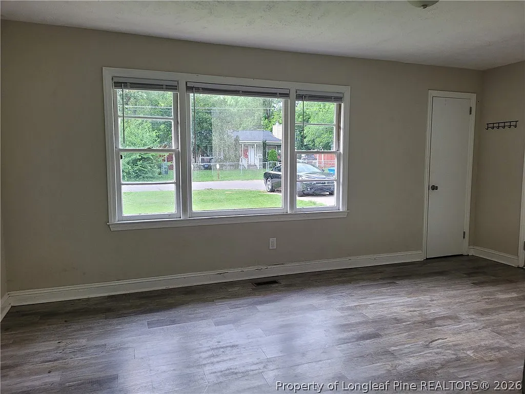 3 bed, 1.0 bath, 1288 sqft, $1,150 — Photo 4