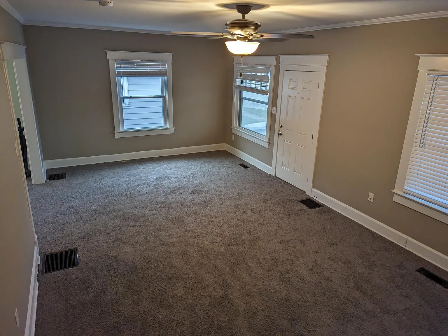 3 bed, 2632 sqft, $1,850 — Photo 4