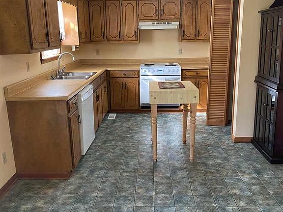 2nd image of 363 Parkway Dr