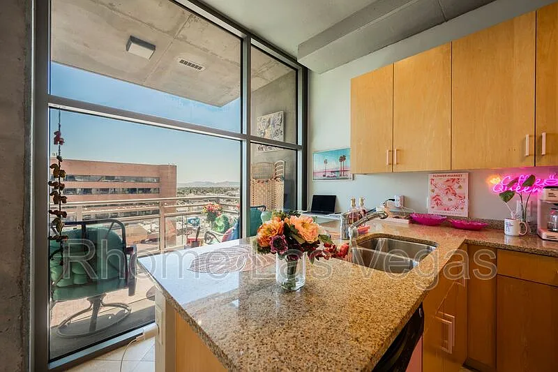 Studio, 1.0 bath, 780 sqft, $1,950 — Photo 3