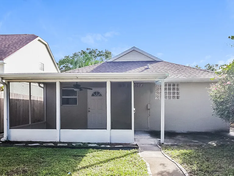 2640 Woods Edge Cir — Photo 16