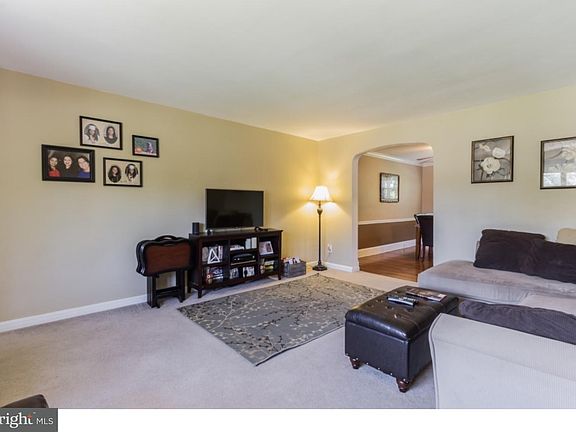 2nd image of 2419 Cedar Ln