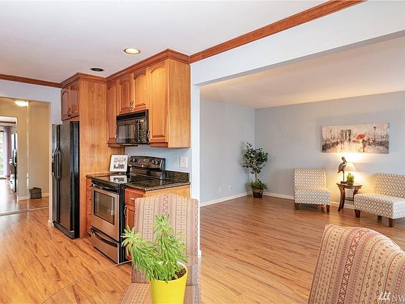 2nd image of 750 Crockett St APT 202