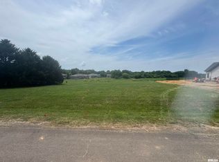 22 Winged Foot Dr, Pekin, IL