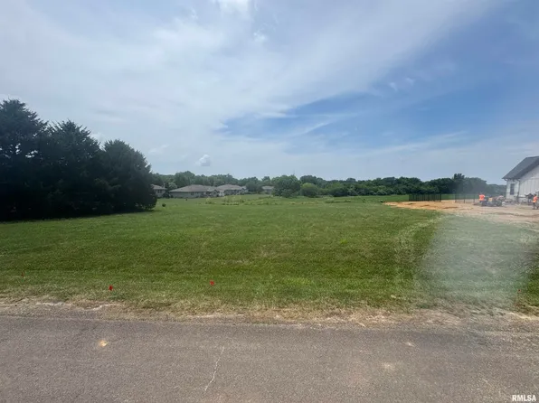 22 Winged Foot Dr, Pekin, IL 61554