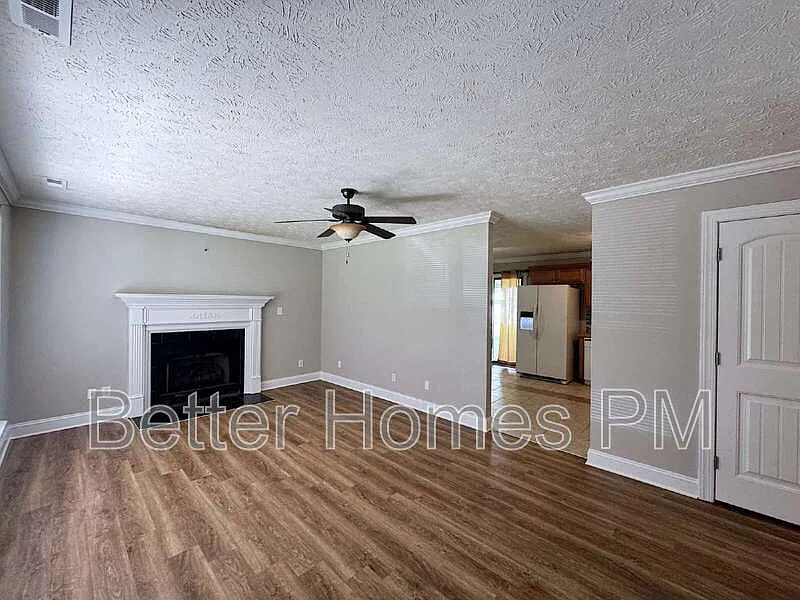 3 bed, 2.0 bath, 1232 sqft, $1,495 — Photo 3