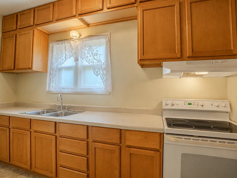 728 N Territorial Rd — Photo 5