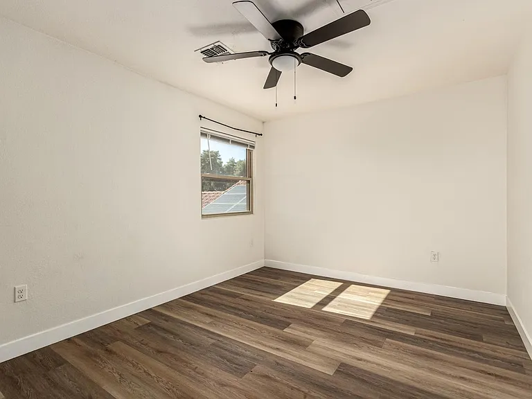 1538 E Laurel Ave — Photo 23