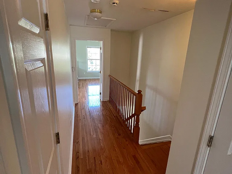 555 Coventry Dr — Photo 36