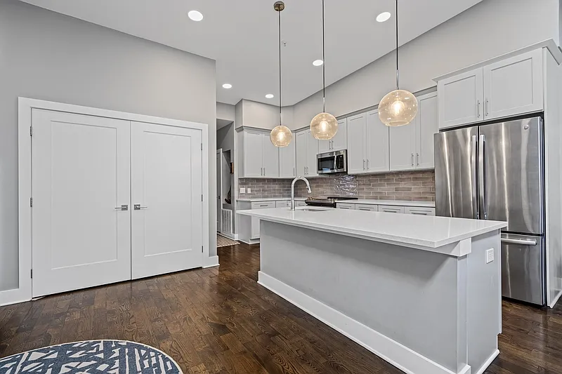 3 bed, 2.0 bath, 1600 sqft, $4,775 — Photo 4