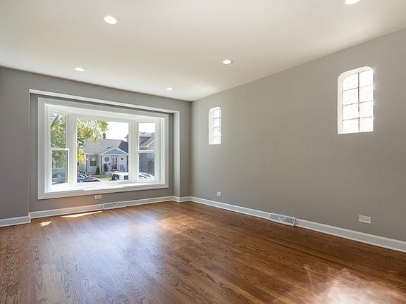2nd image of 3218 N Oriole Ave