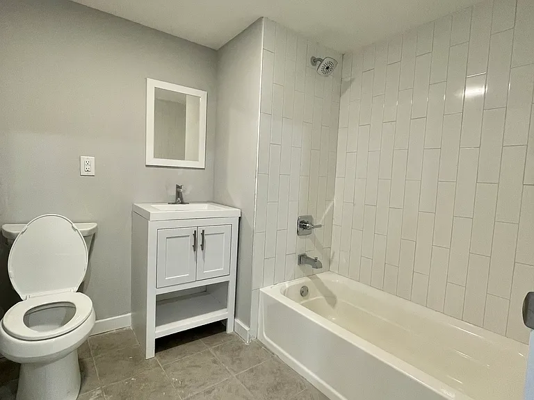 96 16th Ave #5 — Photo 4