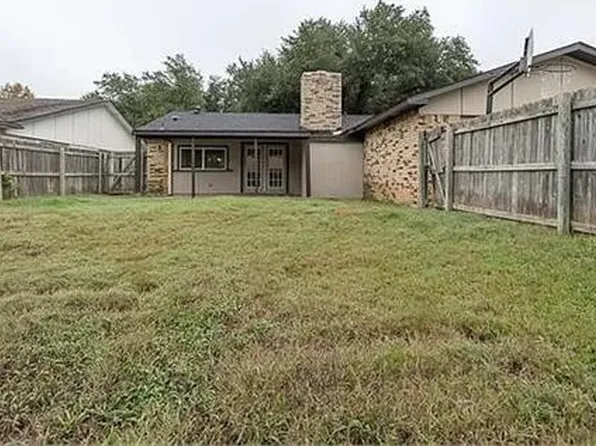 2809 Dove Meadow Dr, Garland, TX 75043