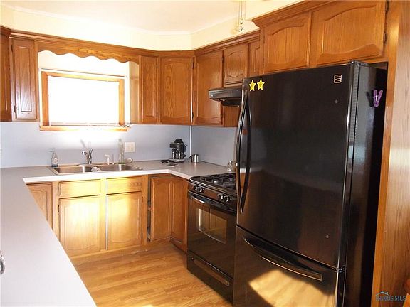 5th image of 808 Anderson St